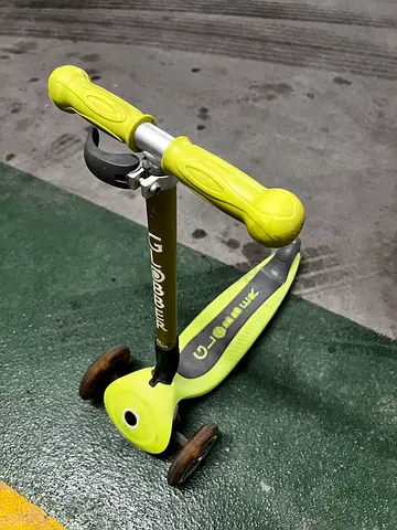 GLOBBER 3 WHEELED KIDS SCOOTER