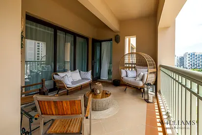 FULLY FURNISHED | VACANT NOW | 2 PARKING SPACES