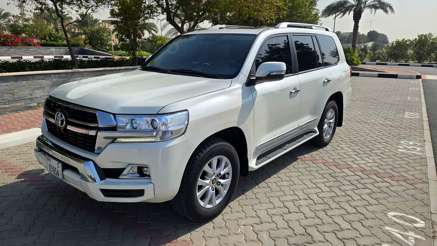 Toyota Land Cruiser 2021 — photo 1 of 8