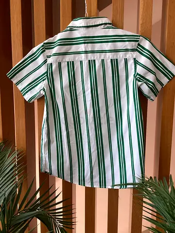 Green and white striped short-sleeve shirt - casual fit