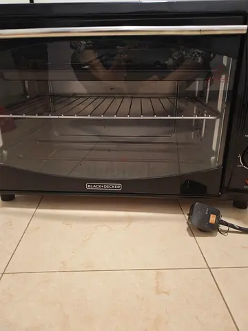 Black  Decker countertop oven - good working condition