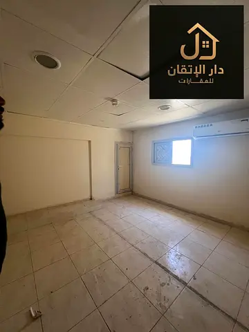 3 غرف وصالة عقد شركة منطقة الرولة مقابل حديقة الرولة موقع ممتاز قريب من محطة الباصات