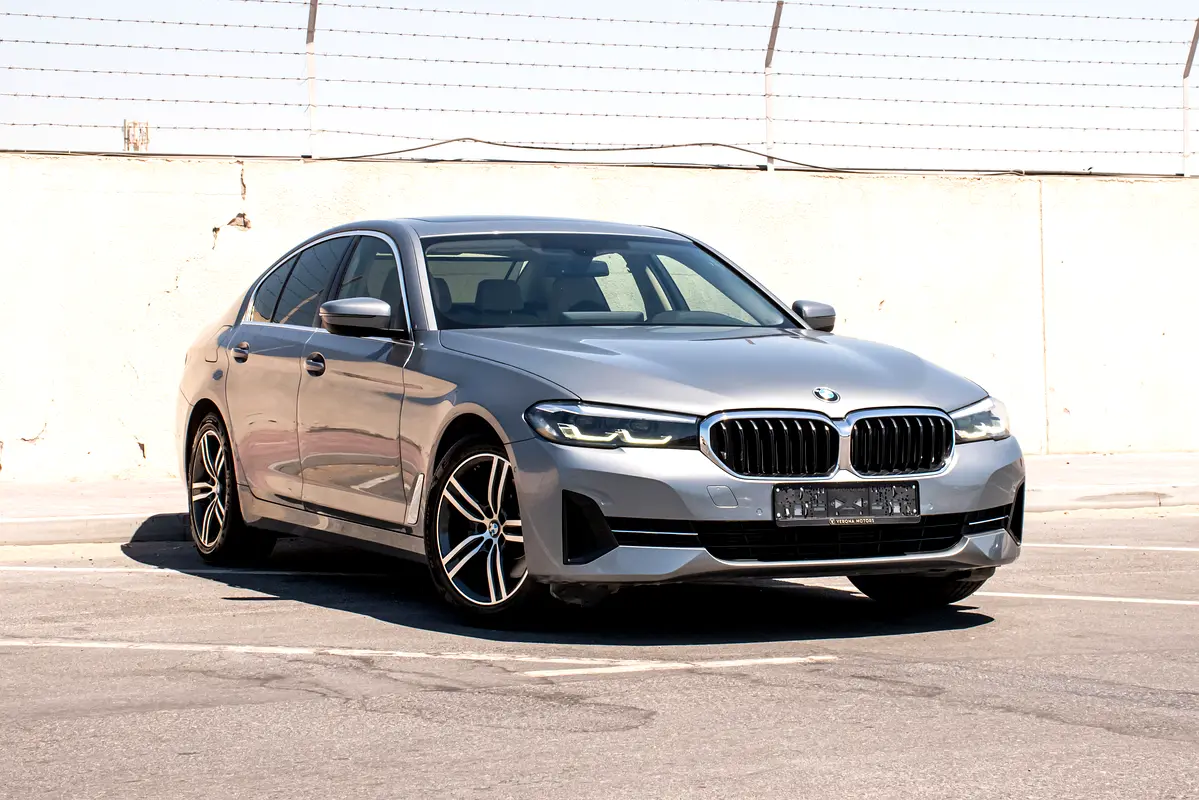 BMW 5-Series 2023 — photo 1 of 16