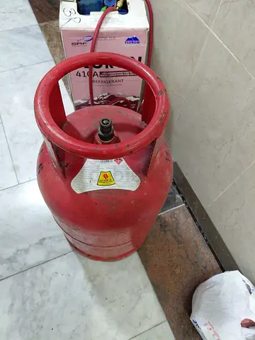Gas