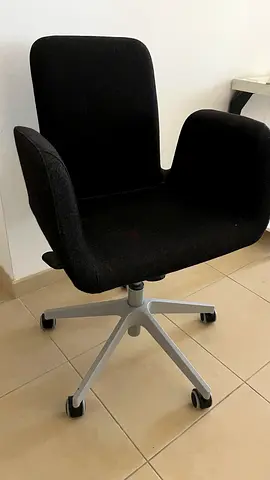 Black office chair