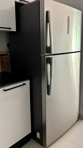 Samsung - Silver Top-Freezer Refrigerator - Good Working Condition