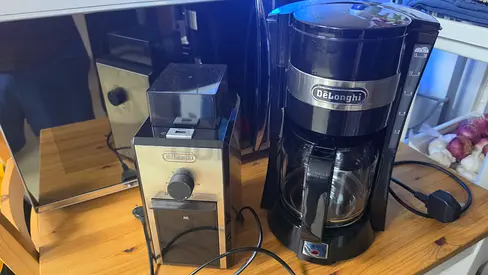 DeLonghi drip coffee maker with matching grinder - used