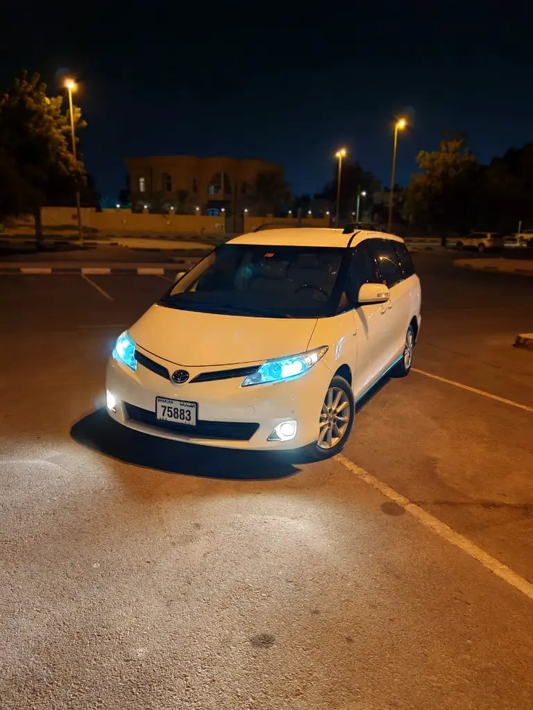 Toyota Previa 2018 — photo 1 of 10