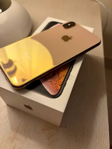 Apple iPhone XS – Perfect Condition – Box, Charger  Earphones Included!