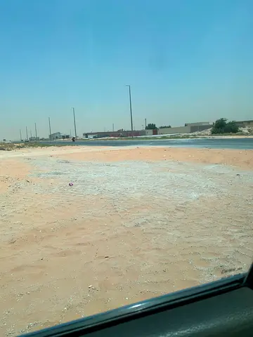 🏢 للإيجار في الصجعة الصناعية | حوطتان مساحة 10,000 قدم لكل حوطة | 140 ألف درهم سنوياً | موقع مميز على شارع جار قرب بلوك 6