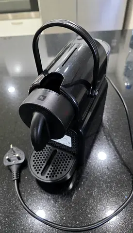 Nespresso Inissia Coffee Machine amd Milk Frother