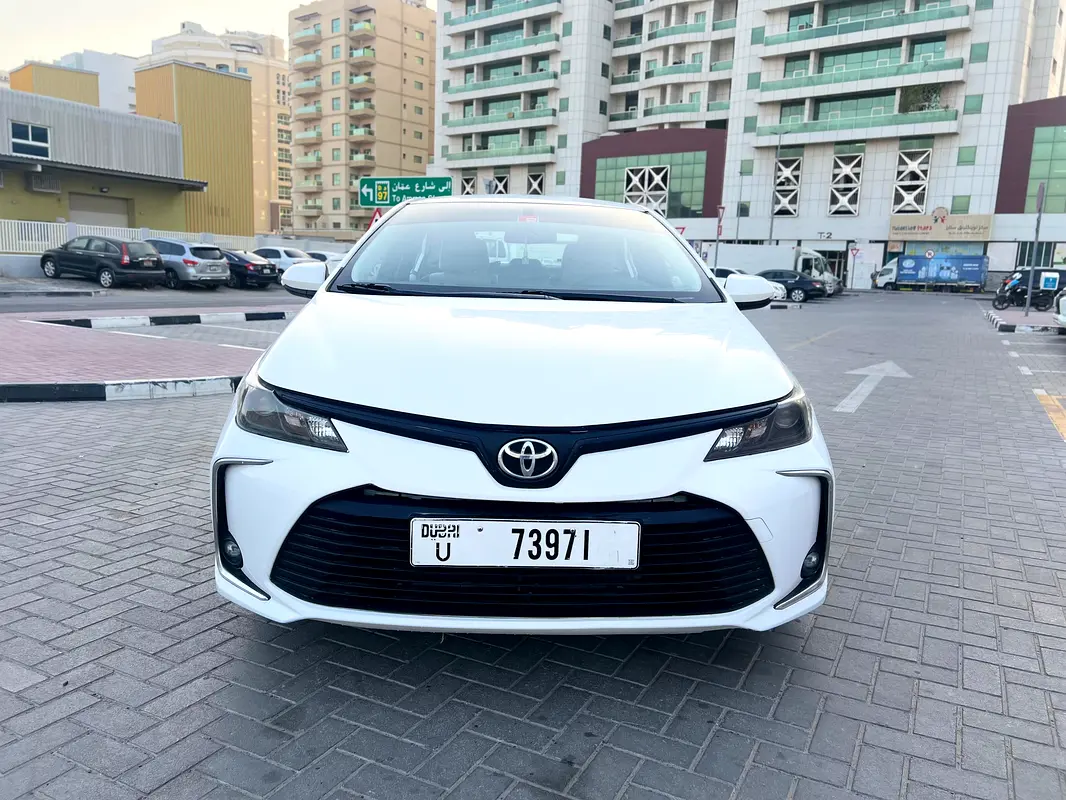 Toyota Corolla 2022 — photo 1 of 10