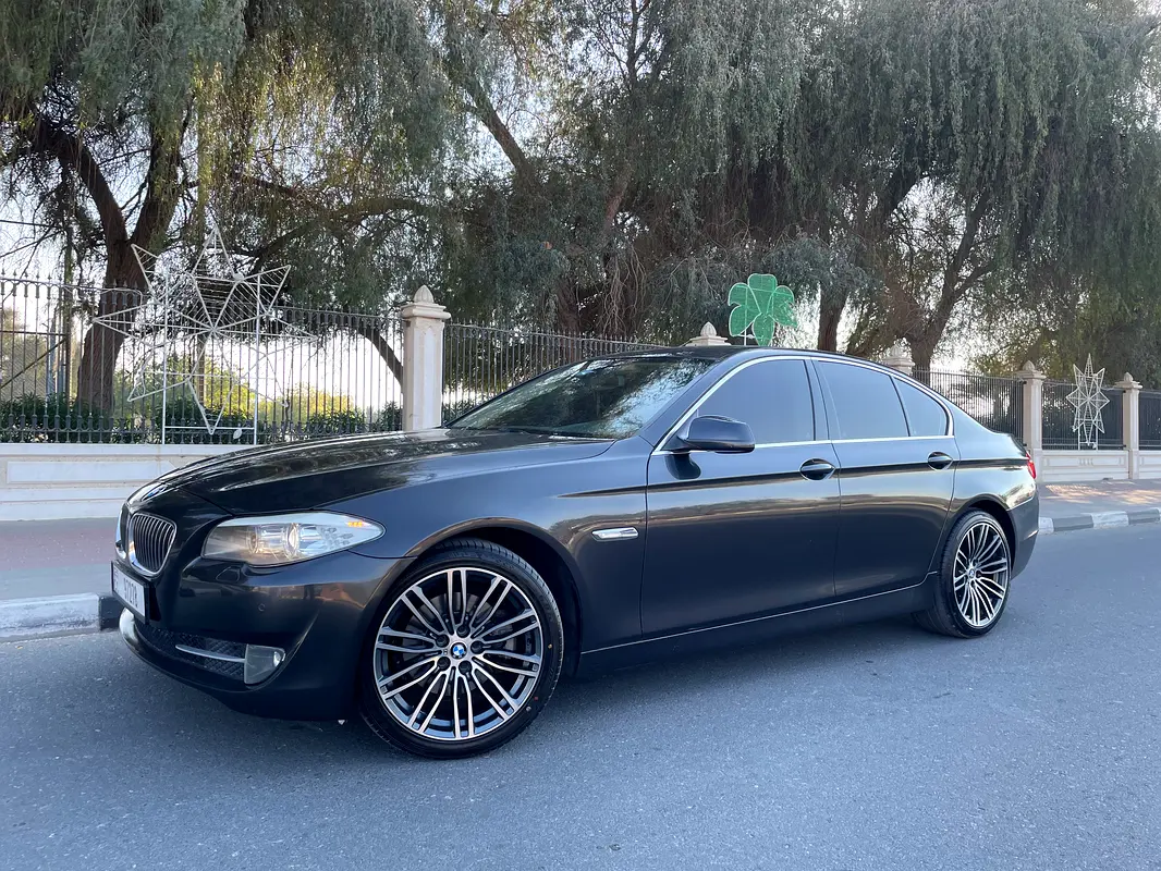 BMW 5-Series 2011 — photo 1 of 15