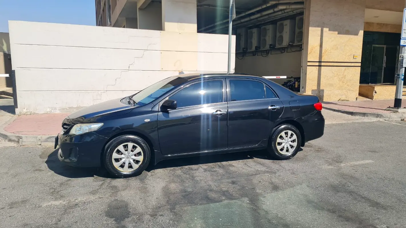 Toyota Corolla 2013 — photo 1 of 20