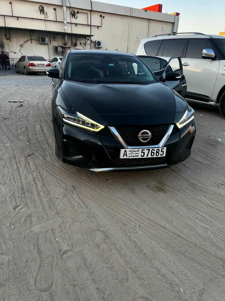 Nissan Maxima 2022 — photo 1 of 8