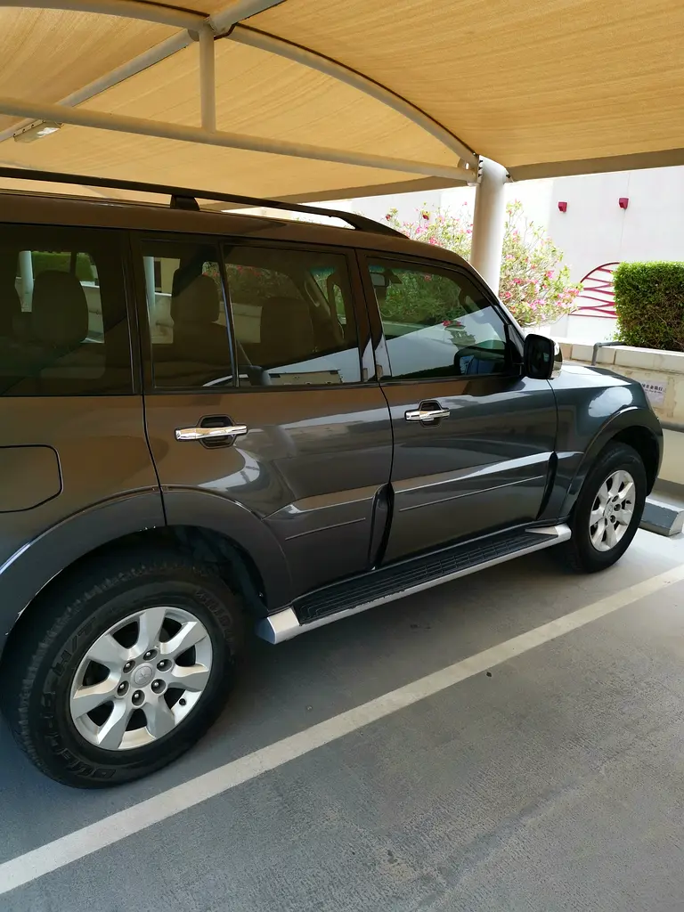 Mitsubishi Pajero 2014 — photo 1 of 9