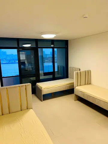 LADIES BED SPACE PREMIUM | 2 MINUTES WALK FROM UNION METRO STATION | UNION SQUARE | AL RIGGA