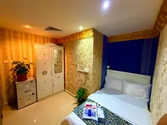 MEDIUM ROOM / WASHROOM SHARE