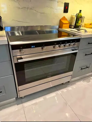 Siemens iq700 cooking range 90/Freestanding Electric with Ceramic Top and Oven - Excellent Condition