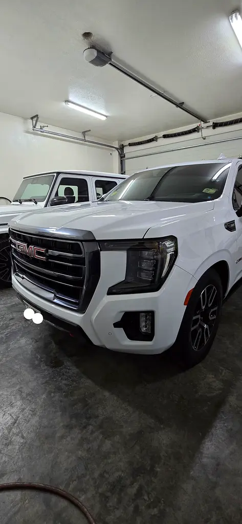 GMC Yukon 2023 — photo 1 of 20