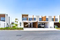 Prime Location | Landscaped | Walk to Pool - Park