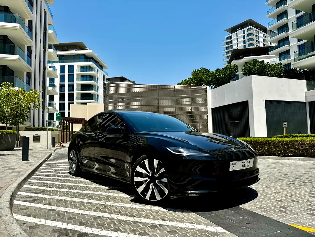 Tesla Model 3 2024 — photo 1 of 6