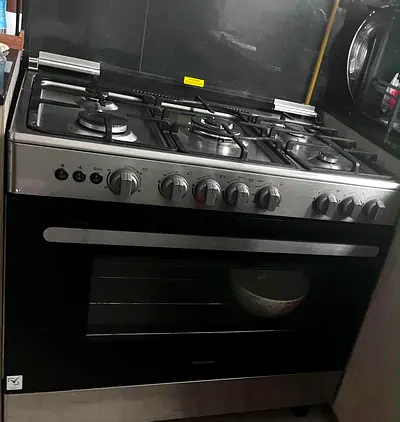 Stove HiSense used 1 year