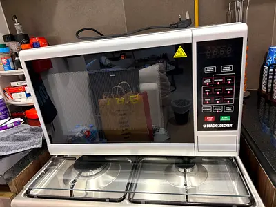 Black  Decker Countertop Microwave - Excellent Condition