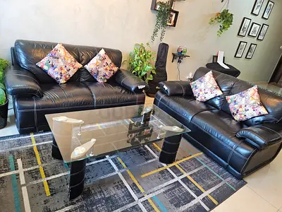 Black leather 2x2 -seater sofa set with glass coffee table and carpet