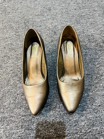 Heel shoes - New - Size 40 - Move out Sale