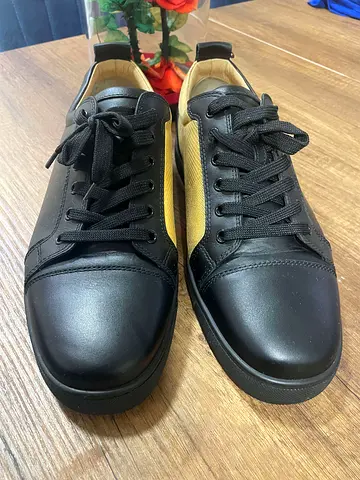 CHRISTIAN LOUBOUTIN Louis Junior sneakers in black leather and gold