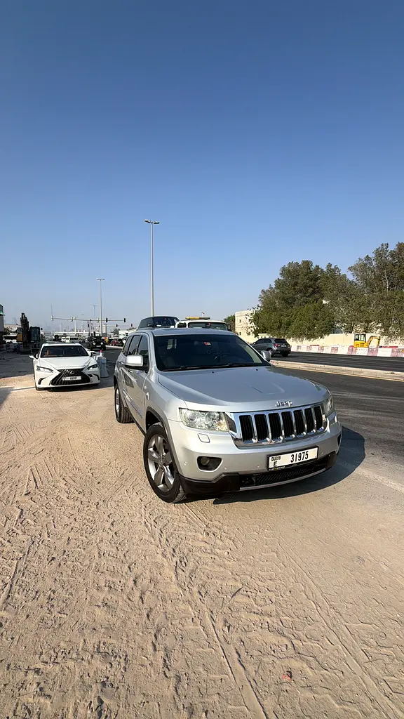 Jeep Grand Cherokee 2011 — photo 1 of 11