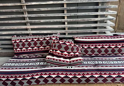 Traditional floor chair