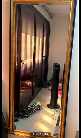 Wall mirror