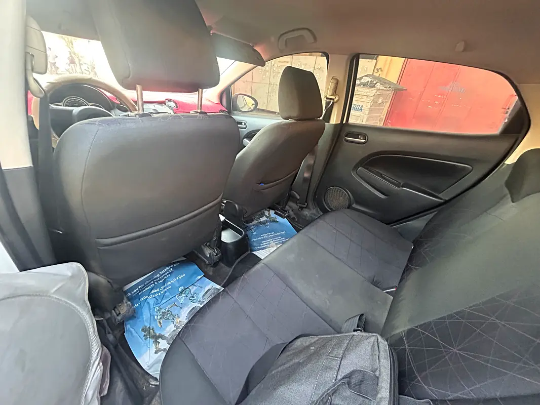 Mazda 2 2014 — photo 1 of 5