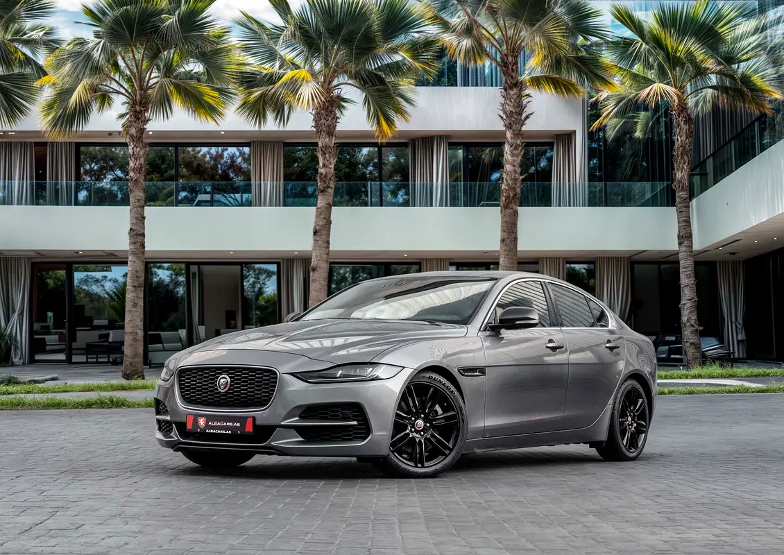 Jaguar XE 2020 — photo 1 of 14