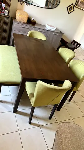 Dining Table plus 4 chairs