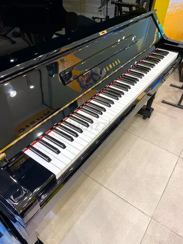 Yamaha Upright Piano in Gloss Black - Excellent Condition