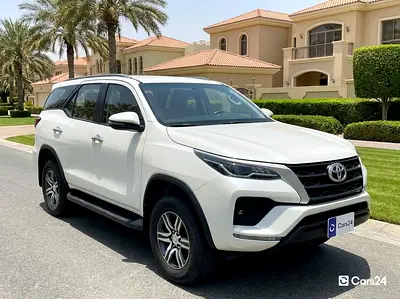 AED 1,368/m | 0 DP | Free 3 Months Warranty | Service History | 30 Day Return | TOYOTA FORTUNER 2023