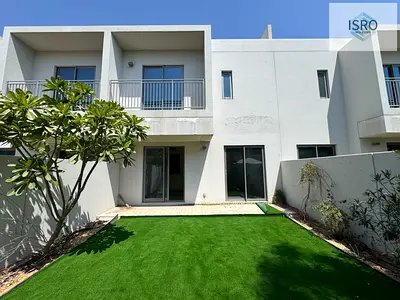 3 bedroom townhouse available for rent 140k