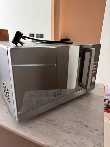 Used countertop microwave oven - good working condition