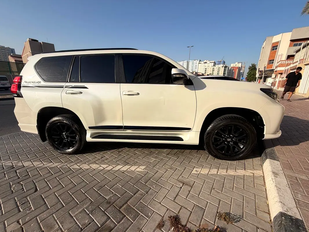 Toyota Prado 2022 — photo 1 of 15