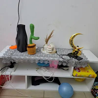 White low TV unit / storage shelf with decorative items - good condition