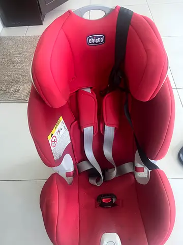 Chicco red child car seat (good used condition)