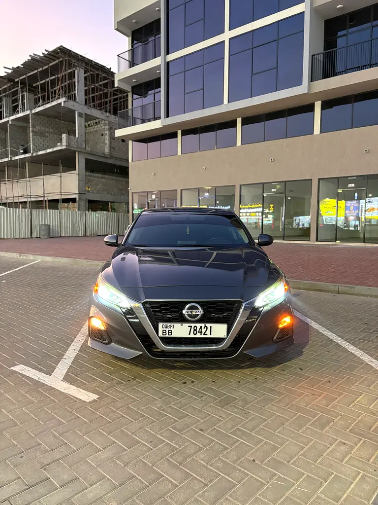 Nissan Altima 2020 — photo 1 of 11