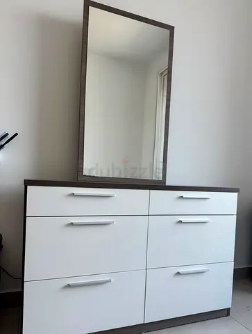Dresser / Vanity mirror