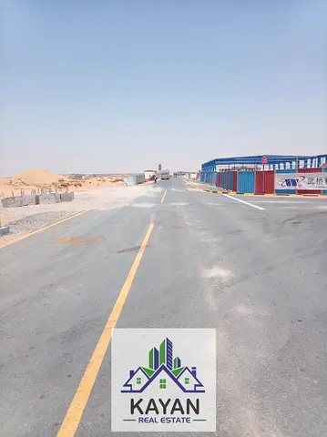 من المالك مباشر - للتنازل أرض صناعية 107,000 قدم²، عقد 20 سنة، إيجار 1.50 درهم للقدم، متاحة لجميع الجنسيات