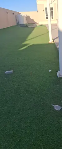 عشب صناعي (ترتان) مستعمل بحالة ممتازة للبيع! 
  High-Quality Used Artificial Grass (Turf)