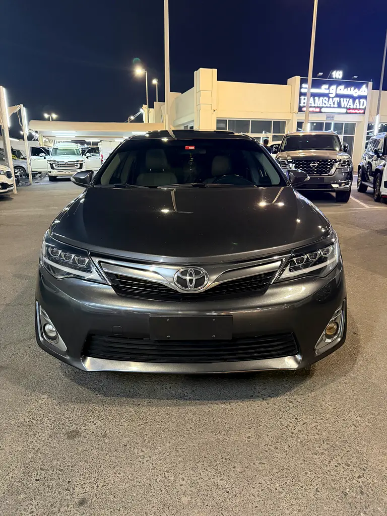 Toyota Camry 2015 — photo 1 of 12