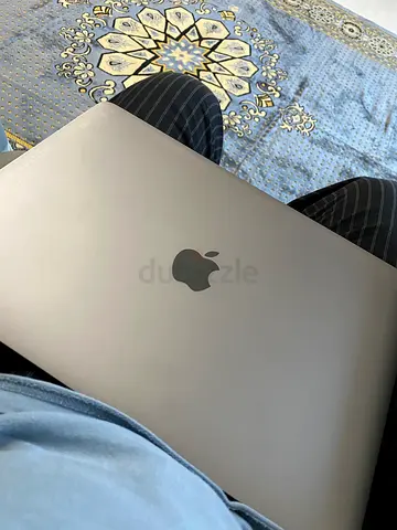 MacBook Air 2020 - Intel i5, 8GB RAM, 500GB SSD, macOS Monterey